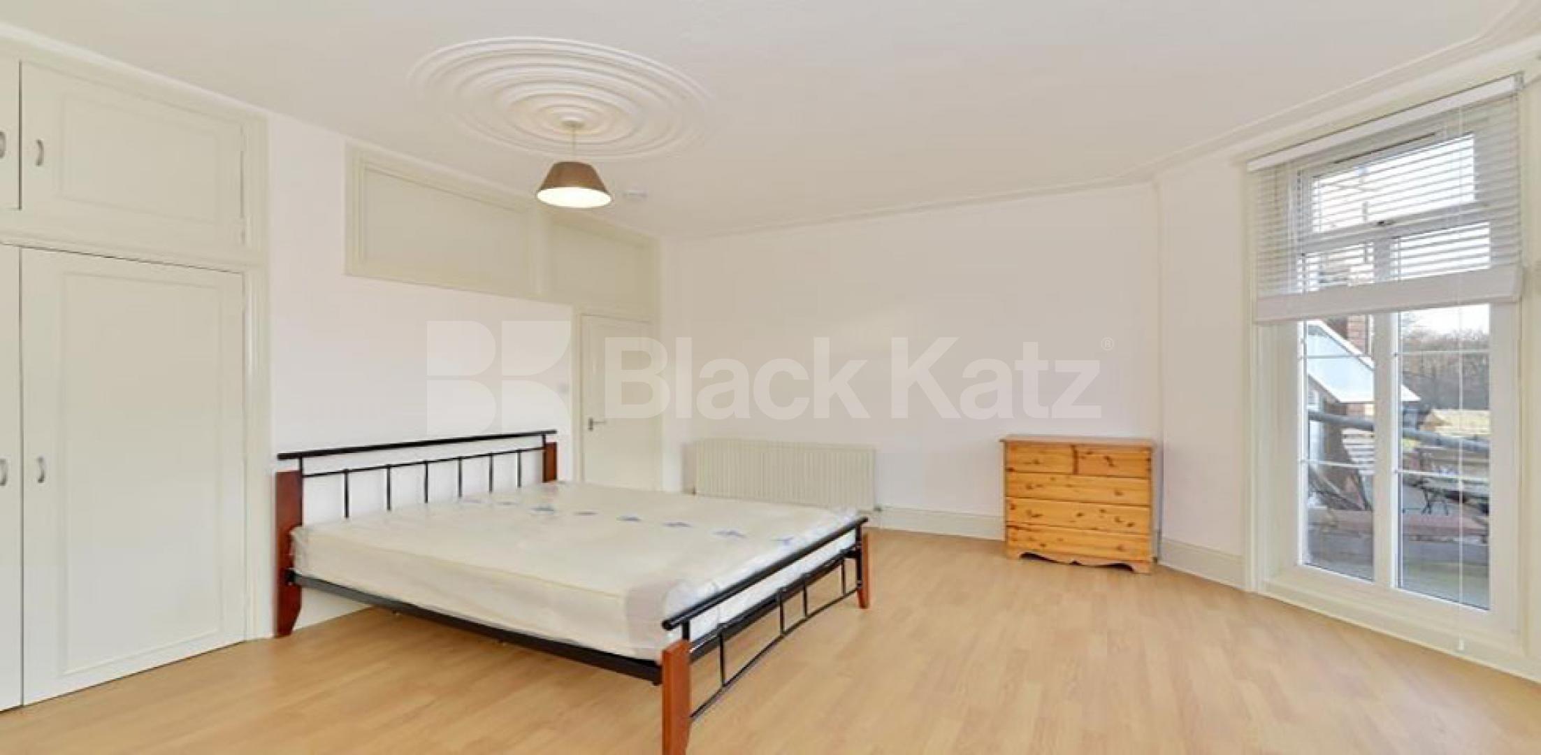 			LARGE STUDIO WITH BALCONY!, Studio Apartment, 1 bath, 1 reception Flat			 Archway Road, HIGHGATE 